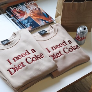 Moletom bordado Diet Coke, suéter I Need Diet Coke, moletom Coke, presente para amante de Diet Coke, camiseta engraçada, I Need A Diet Coke