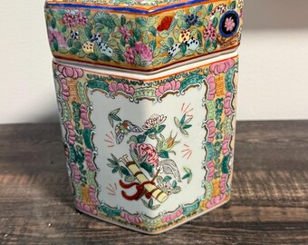 Vintage Famille Rose Porcelain Hexagonal Tissue Box Cover – Chinoiserie Rose Canton Lidded Jar, 8" Hand-Painted Chinese Ceramic Vanity Decor