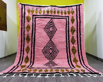 Handgemaakt roze Marokkaans tapijt – wollen bohodecor op maat