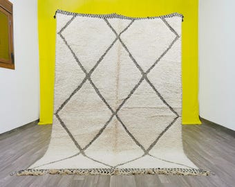 Handmade Beni Ourain Rug: Solid White Moroccan Wool Rug