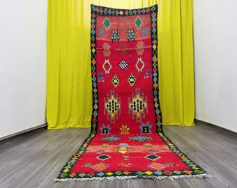 Röd ullmatta 9,5 x 3,4 meter – Vintage marockansk Beni Ourain-hallmatta