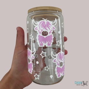 Bicchiere Highland Cow con coperchio in bambù e cannuccia – Tazza kawaii a forma di mucca, bicchiere per caffè freddo, tazza decorata in vinile, regalo per gli amanti delle mucche
