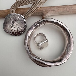 Conjunto de joyería vintage Bat-Ami de plata orgánica y modernista: pulsera, collar y anillo (talla 8.5)