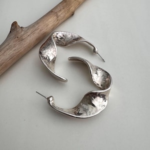 Vintage E & L texturerade örhängen i sterlingsilver med elektroformad abstrakt design / israelisk designer