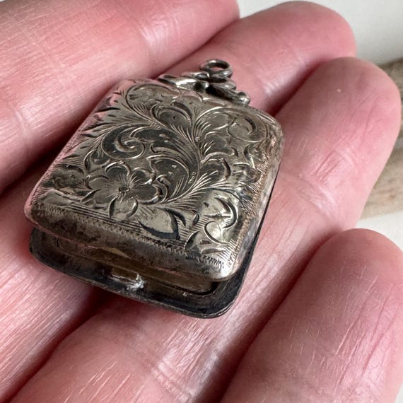 Edwardian Sterling Silver Rectangular Floral Etch… - image 3