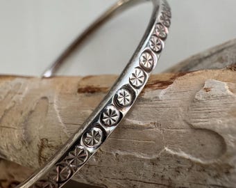 Fine Silver 990 Starburst Design Bangle Bracelet Symbolizing
