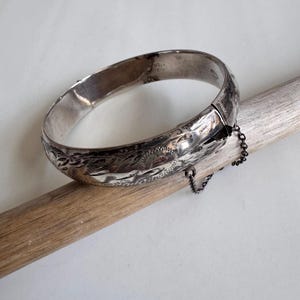 Art Nouveau Smith and Bond Sterling Silver Hand Engraved Floral Bracelet with Safety Chain. Happy 25th / SMIBO / Toronto Canada Jewellery.