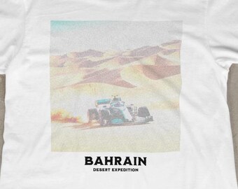 Camiseta con cuello redondo y gráfico artístico de Fórmula 1 del desierto de Bahréin para fanáticos de la Fórmula 1. Mercancía F1 Ropa de Fórmula Uno. Ropa de deporte de motor. Té añejo.