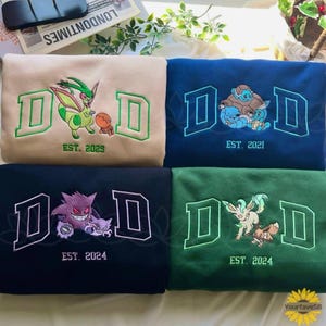 Camisa bordada personalizada de PokaDad, sudadera personalizada con personajes de anime, regalo del Día del Padre de anime, regalo de cumpleaños para papá, Pocket Beast