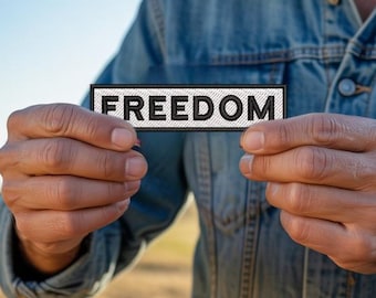 Patch bordado "Liberdade" - Texto personalizado, patch patriótico para passar a ferro, costurar ou aplicar com velcro em roupas, uniformes, bolsas e bonés.