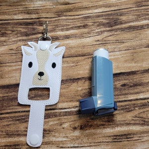Llavero con soporte para inhalador de cabra, llavero con funda para inhalador de granja bonita
