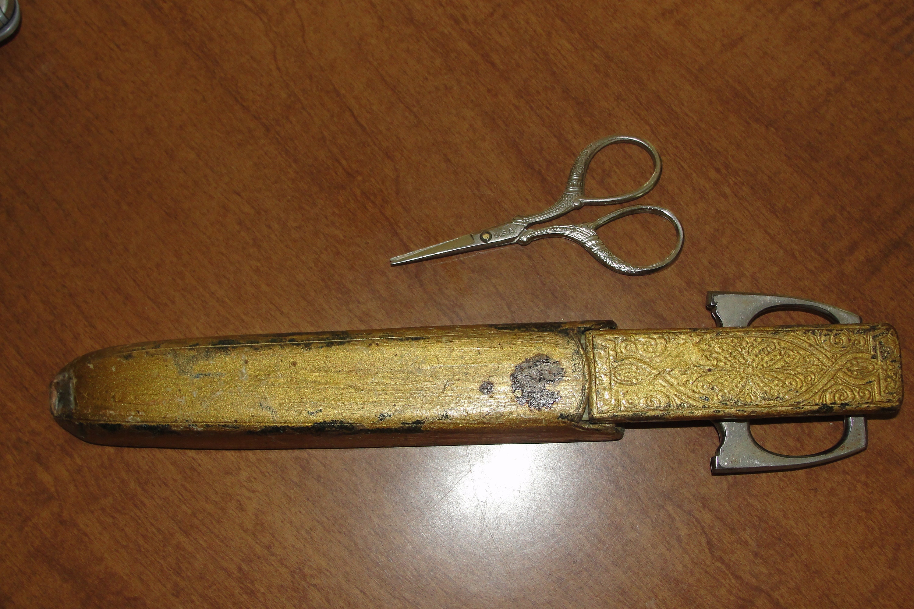 Spanish desk scissors in wrought and engraved iron, dated 1692 - Ref.78746