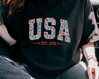 USA Floral Graphic Tee: Vintage Patriotic 4th of July Shirt