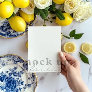 Maquette d'invitation de mariage d'été 5 x 7 à l'aide de PSD, objet intelligent, maquette de menu agrumes citron, carte postale réaliste, carte de voeux Photoshop facile
