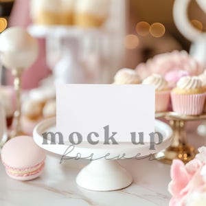Mockup bruiloftskaart met slim PSD-object, realistisch voedselbuffet labelweergave mock-up, mockup verjaardagsfeestje bedankkaart