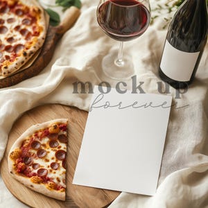 5x7 Pizza und Wein Einladung Mock up mit PSD, Smart Objekt, Italienische Themen Menü Karte Mockup, Realistische Grußkarte Flache Lage