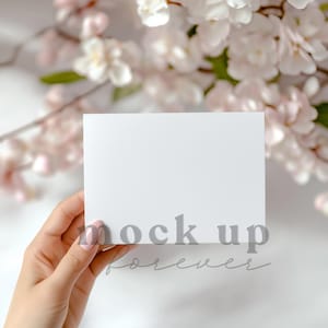 7x5 Frühlingshochzeits-Einladungs-Modell mit PSD, Smart Objekt, Romantisches Invite Mockup, Realistische Postkarte, Einfache Photoshop-Grußkarte