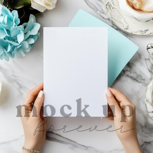 5x7 Hochzeitseinladung mit PSD, Smart Objekt, Geburtstagsbrunch-Menü Mockup, realistische Postkarte, einfache Photoshop-Grußkarte