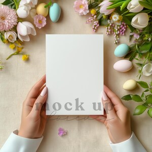 Convite para caça aos ovos de Páscoa 5x7 usando PSD, objeto inteligente, modelo de cartão de menu da Quaresma, cartão postal realista, cartão comemorativo fácil do Photoshop