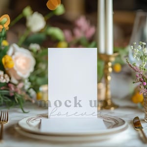 5 x 7 lente bruiloft uitnodiging mock-up met behulp van PSD, slim object, romantische uitnodiging mockup, realistische ansichtkaart, eenvoudige Photoshop-wenskaart