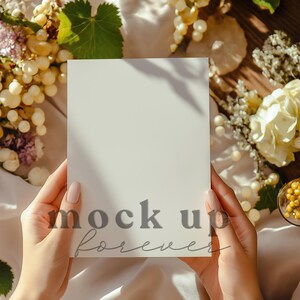 5x7 Hochzeitseinladung mit PSD, Smart Objekt, Romantisches Invite Mockup, Realistische Postkarte, Einfache Photoshop Grußkarte