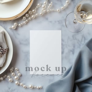 Convite de casamento 5x7 Mock up usando PSD, objeto inteligente, mockup de convite romântico, cartão postal realista, cartão de felicitações fácil do Photoshop