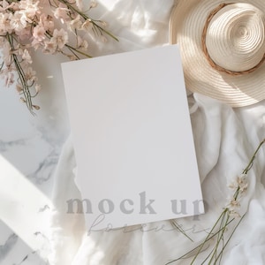 Maqueta de invitación de boda de verano de 5 x 7 con PSD, objeto inteligente, maqueta de invitación para fiesta al aire libre, postal realista, tarjeta de menú para fiestas costeras