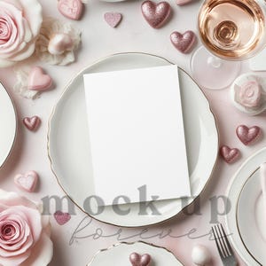5x7 Valentinstag Einladung Mockup mit PSD, Smart Objekt, Kokette Menü Mockup, realistische Postkarte, einfache Photoshop Grußkarte