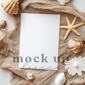 Maquette d'invitation d'été 5 x 7 à l'aide de PSD, objet intelligent, maquette d'invitation à une fête de mariage à la plage, carte postale réaliste, carte de voeux Photoshop facile