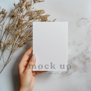 PSD、スマートオブジェクト、ロマンチックな招待状モックアップ、リアルなポストカード、簡単なPhotoshopグリーティングカードを使用した5x7ボヘミアンシックウェディング招待状モックアップ