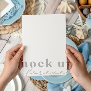 Maqueta de invitación de verano de 5 x 7 con PSD, objeto inteligente, maqueta de invitación a una fiesta en la playa, postal realista, tarjeta de felicitación fácil de usar con Photoshop