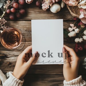 5x7 Hochzeitseinladung mit PSD, Smart Objekt, Romantisches Invite Mockup, Realistische Postkarte, Einfache Photoshop Grußkarte