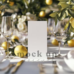 4x8 Frühlings-Hochzeits-Menü-Karte Mock-up mit PSD, Smart-Objekt, realistische formelle Esstisch-Party-Set-up, Hochzeit Weinkarte Mockup