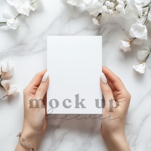 5 x 7 huwelijksuitnodiging mock-up met behulp van PSD, slim object, romantische uitnodigingsmodel, realistische briefkaart, eenvoudige Photoshop-wenskaart