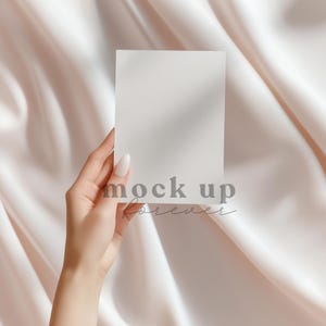 5 x 7 huwelijksuitnodiging mock-up met behulp van PSD, slim object, romantische uitnodigingsmodel, realistische briefkaart, eenvoudige Photoshop-wenskaart