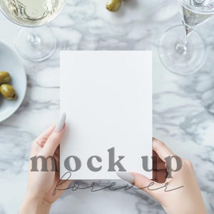 PSD、スマートオブジェクト、結婚式招待状モックアップ、リアルなポストカード、簡単なPhotoshopグリーティングカードを使用した5x7バースデーブランチ招待状モックアップ