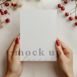 5x7 Kirsch-Themen-Einladungs-Mockup mit PSD, Smart-Objekt, rotem Retro-Einladungsmodell, realistischer Postkarte, einfacher Photoshop-Menükarte