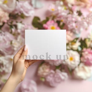 Maqueta de invitación de boda de primavera de 7x5 con PSD, objeto inteligente, maqueta de invitación romántica, postal realista, tarjeta de felicitación fácil de Photoshop