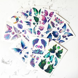 Tatuagens de asas de borboleta sonhadoras – visual vibrante pintado à mão, à prova d'água e duradouro. Perfeitas para festas infantis e eventos familiares. Opções coloridas!