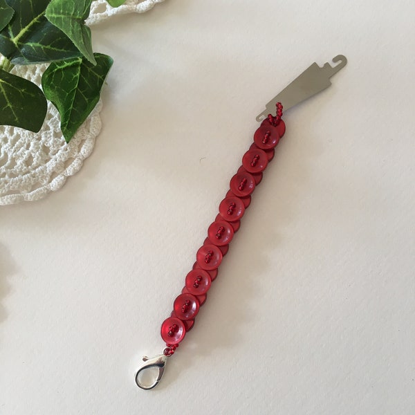 Button Scissor Fob with Needle Threader Red