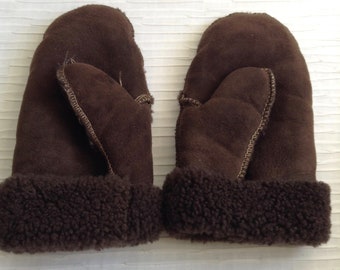 Sheepskin Fleece Mittens.   VINTAGEGloves, women Large or Mens.   Brown.