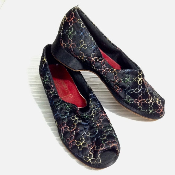Asian Style Satin Shoe or Slipper. Penney s Size 4 1 2 B. Vintage