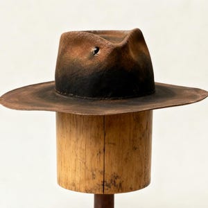 Cappello Fedora in feltro di lana effetto invecchiato a tesa larga | Cappello da cowboy western vintage nero | Fedora XL fatto a mano per uomo e donna | Cappello artigianale con effetto bruciato