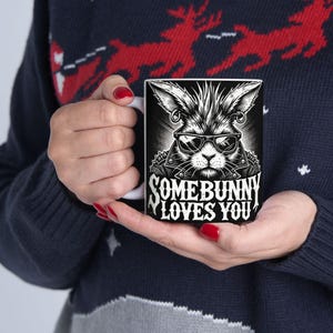 Rebellische Häschen-Keramiktasse | Coole Tasse, Tierliebhaber Geschenk, Kaffeetasse, lustiges Geschenk, Einzigartige Teetasse, Punk Bunny Design, Somebunny