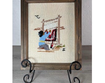 Vintage 1976 John Lowe Weaver Kachina Crewel Stickerei gerahmte Wandkunst 10x12