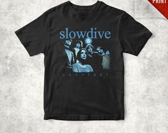 スロウダイヴ バンドTシャツ：クラシックフィット コットンTシャツ