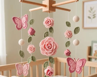 Virkad babymobil, blommig fjärilsmobil för barn, trämobil för spjälsäng, handgjord babyshowerpresent, bohemisk barnrumsdekoration för flickrum