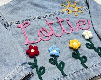 Chaqueta vaquera personalizada con nombre: Regalo ideal para niños pequeños.
