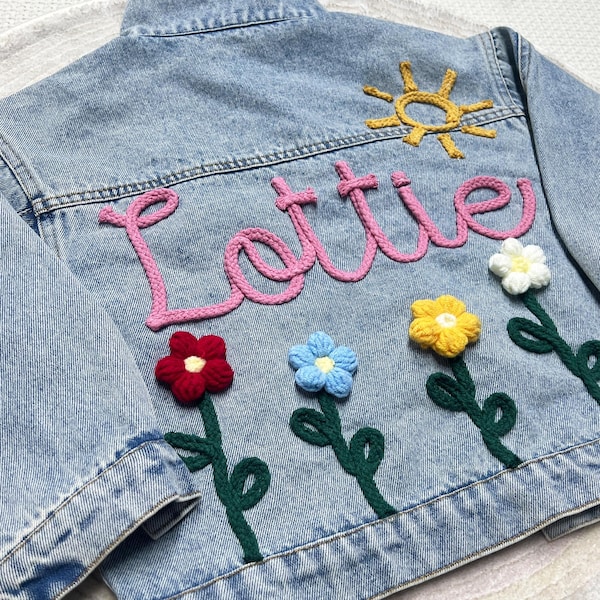 Chaqueta vaquera personalizada con nombre: Regalo ideal para niños pequeños.