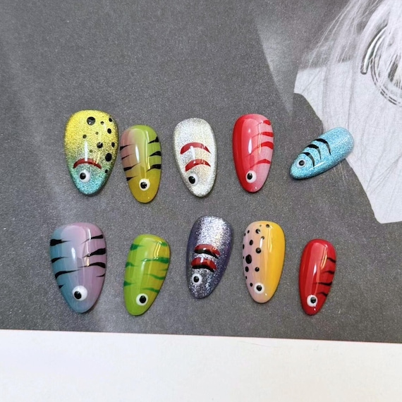 Fish Lure Press On Nails with Cat Eye Effect Colorful Hand-Painted Fishing Bait Design Short Almond Shape Summer Nail Art Set for Beach Gift